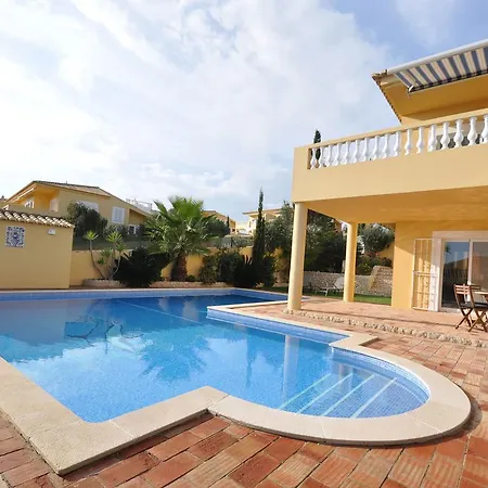 With Views Like The Pool, Sea, Meia * Λάγος