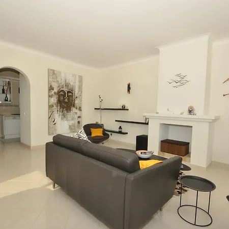 With Views Like The Pool Sea Meia Holiday home *