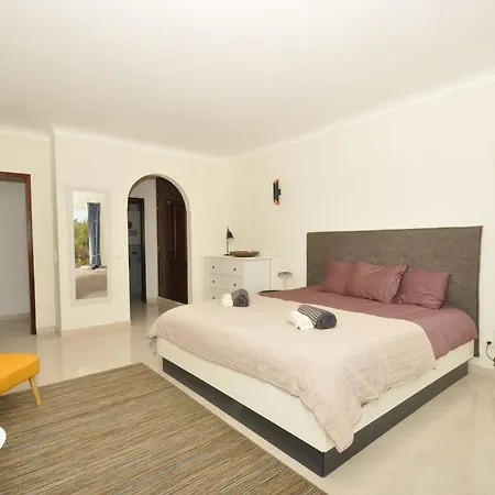 With Views Like The Pool Sea Meia Holiday home *