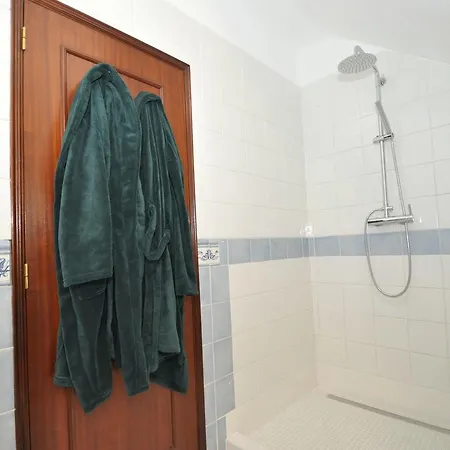 With Views Like The Pool, Sea, Meia * Lagos
